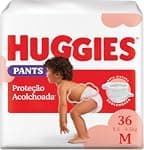 Fralda Pants Huggies Proteção Acolchoada Tamanho M 36 unidades – Nova fralda Supreme Care estilo roupinha, que veste como shortinho e com cintura acolchoada super macia que previne marquinhas, fácil de colocar e tirar (embalagem pode variar)